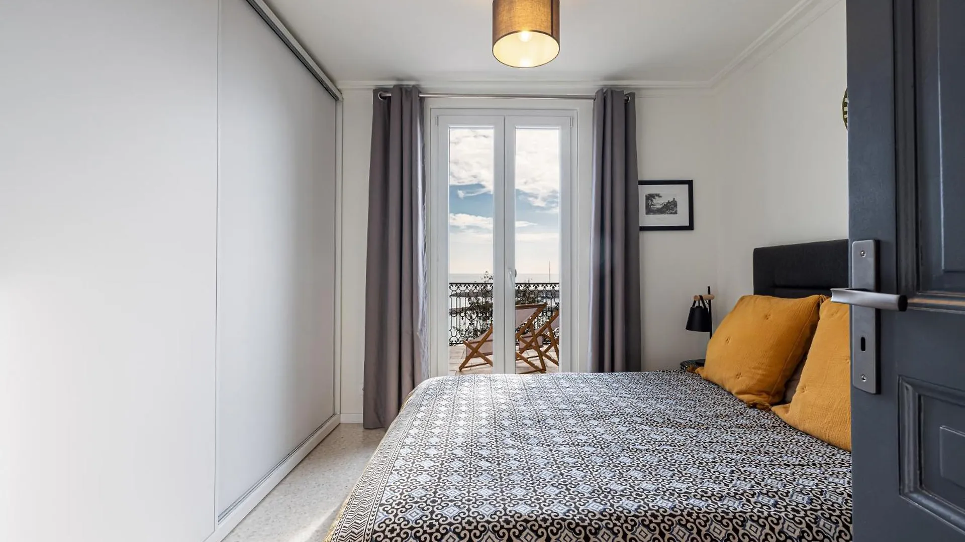 Le Laurenti, Vue Mer Epoustouflante Menton 0*,  Franciaország